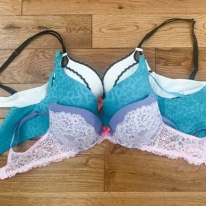 Victoria’s Secret 32C bras